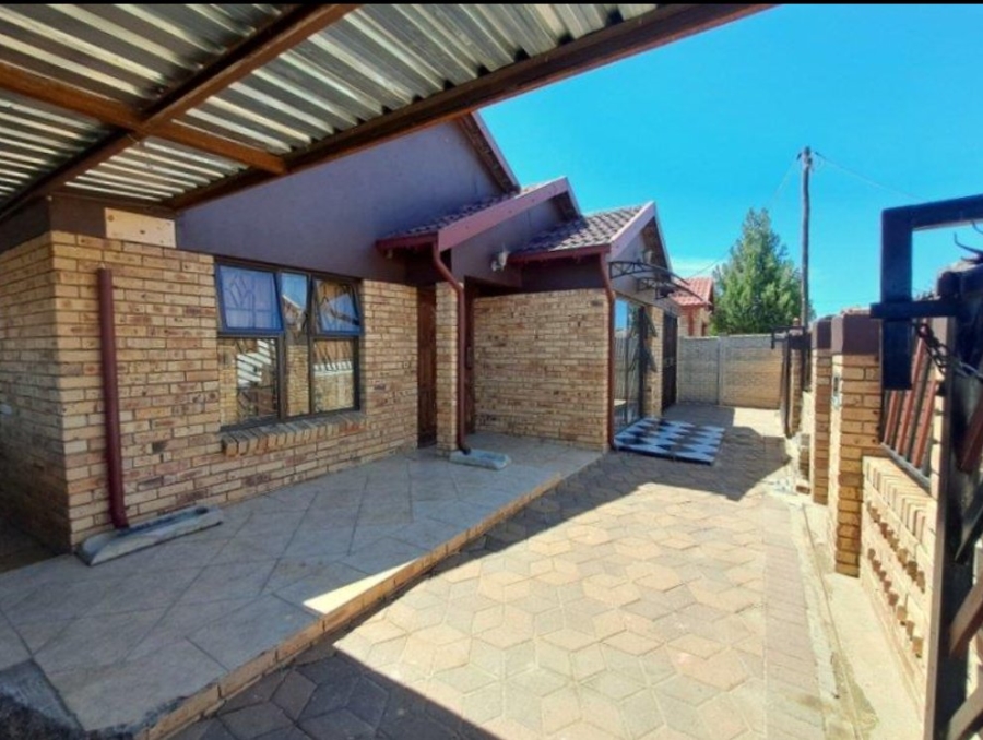 4 Bedroom Property for Sale in Grasslands Free State